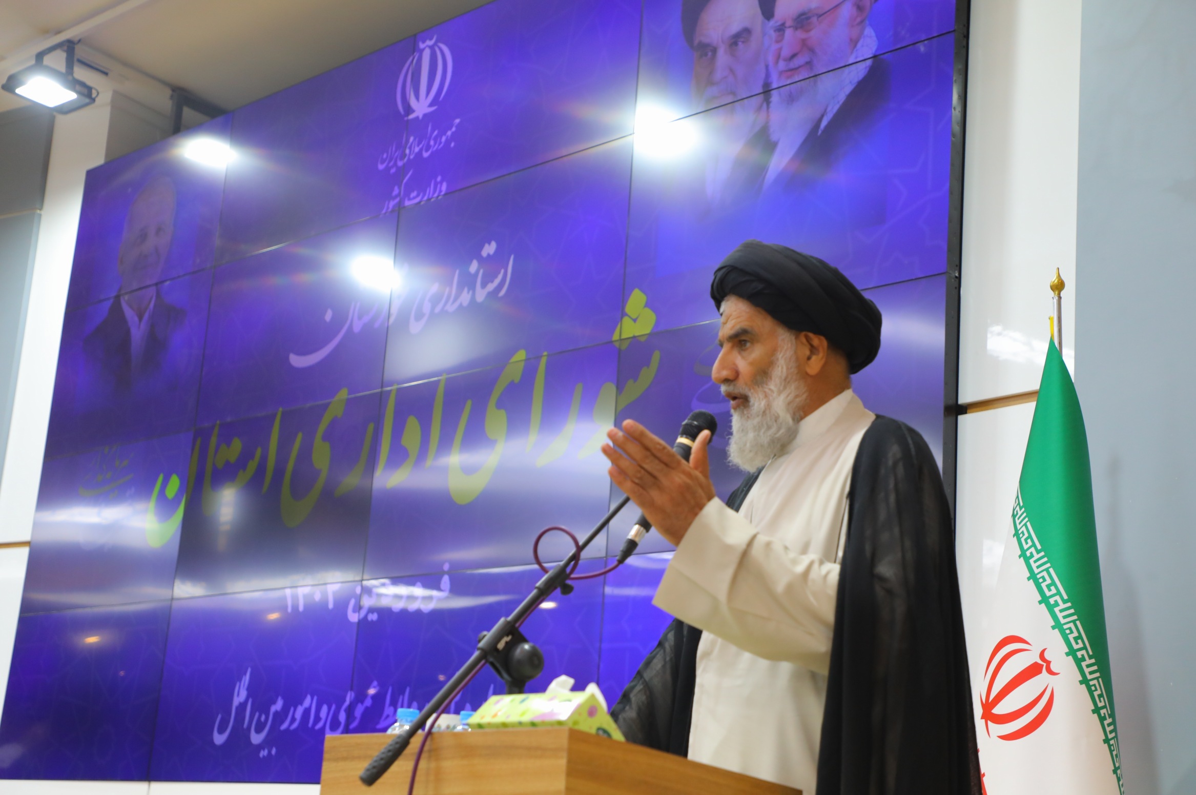 در شورای اداری ۱۴۰۴ خوزستان: برای تحقق شعار امسال باید برای سرمایه‌گذاری در استان جاذبه ایجاد شود نماینده ولی فقیه در استان خوزستان و امام جمعه اهواز