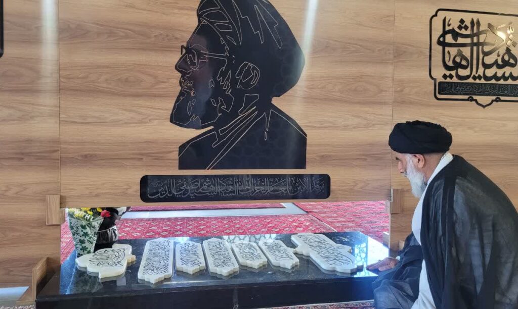 حجت الاسلام والمسلمین سید محمدنبی موسوی فرد به زیارت مرقد سید هاشم صفی الدین در شهر صور در جنوب لبنان رفت.