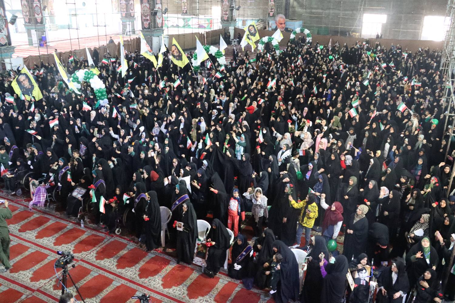 اجتماع بزرگ مادران و دختران فاطمی اهواز باحضور نماینده ولی فقیه در خوزستان نماینده ولی فقیه در استان خوزستان و امام جمعه اهواز