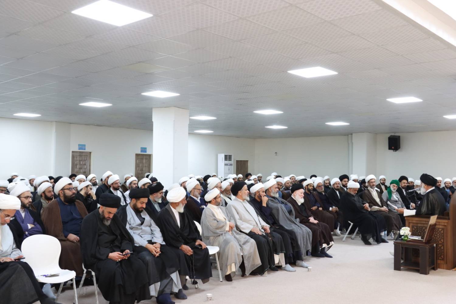 گردهمایی ائمه جماعات مساجد شهرستان های اهواز و کارون نماینده ولی فقیه در استان خوزستان و امام جمعه اهواز