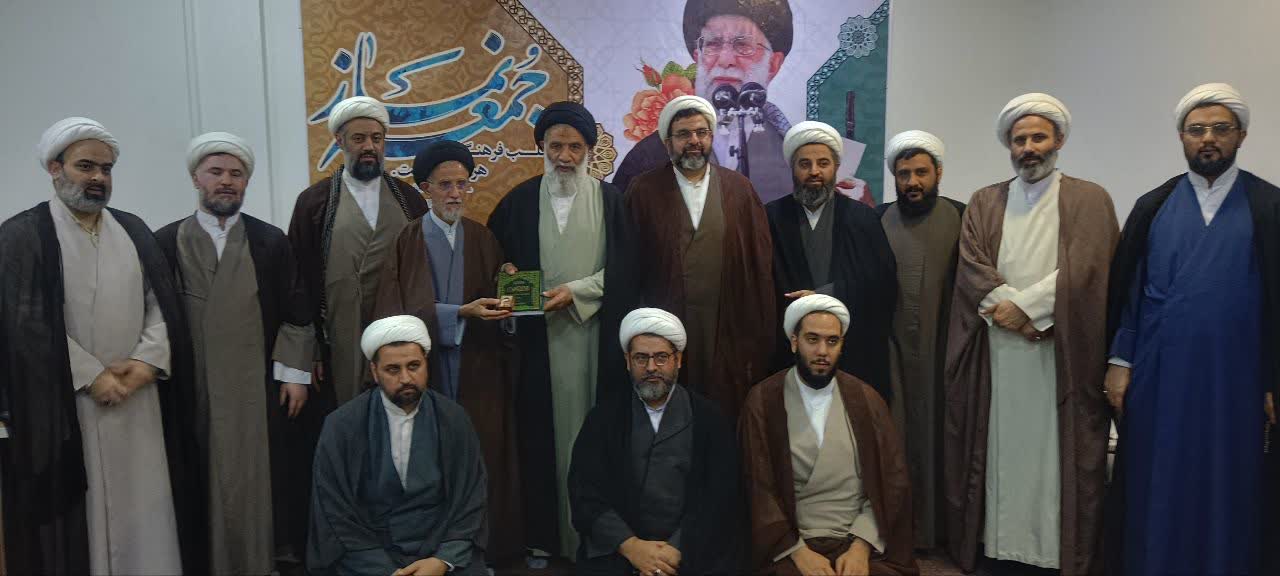 نشست اعضای اجرایی ستاد اعتکاف خوزستان باحضور رئیس ستاد اعتکاف کشور نماینده ولی فقیه در استان خوزستان و امام جمعه اهواز