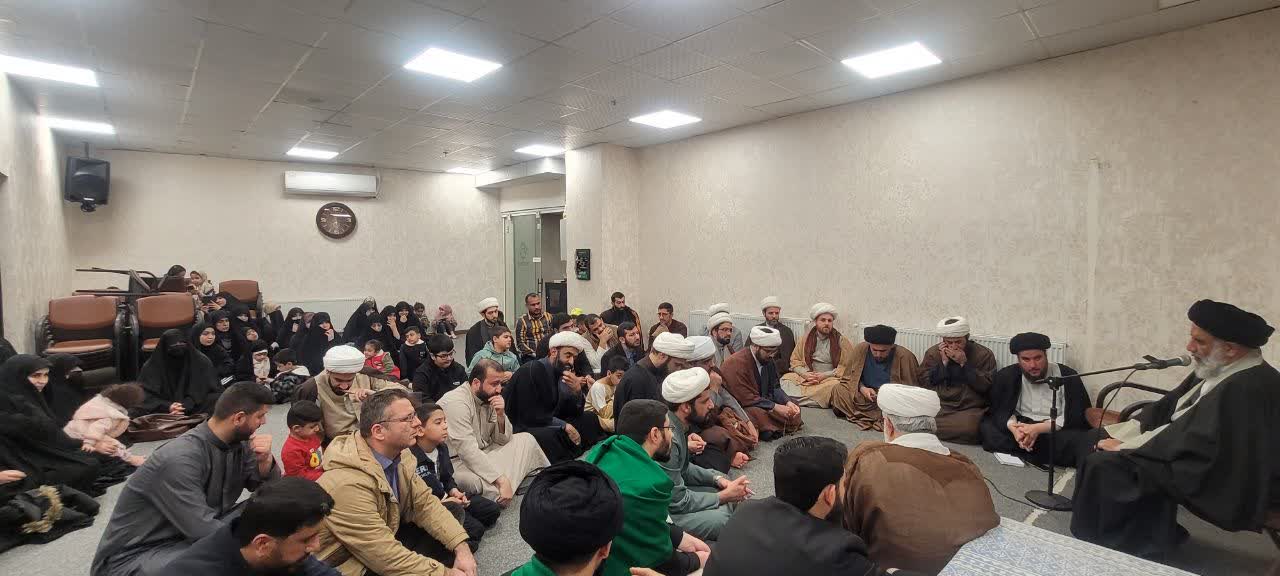 حضور نماینده ولی فقیه خوزستان در جمع فراگیران دوره تخصصی امام شناسی به میزبانی مشهد مقدس نماینده ولی فقیه در استان خوزستان و امام جمعه اهواز
