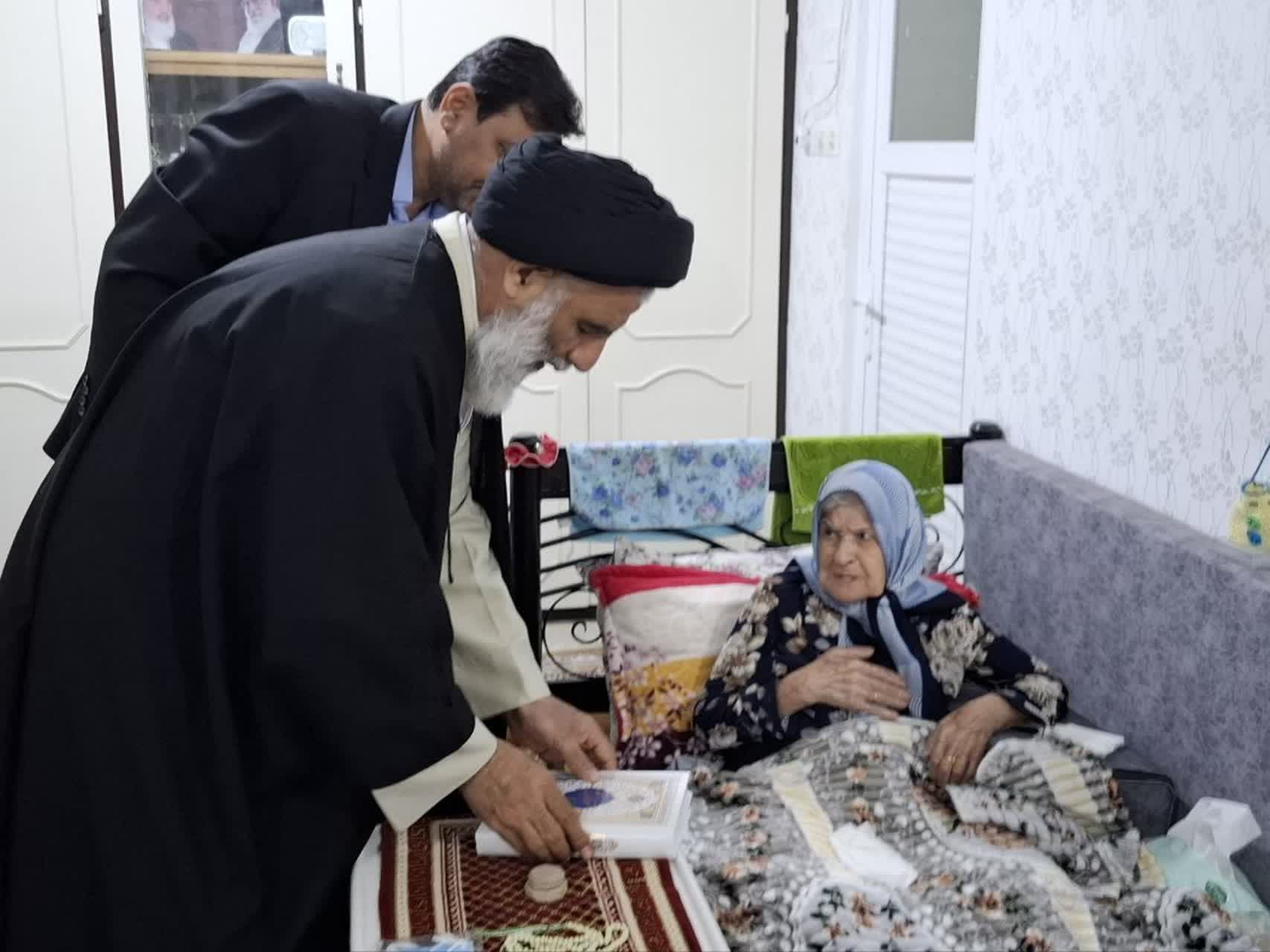 دیدار با خانواده شهدای دفاع مقدس در اهواز نماینده ولی فقیه در استان خوزستان و امام جمعه اهواز