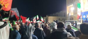 اجتماع مردمی شهر چوئبده شهرستان آبادان در حمایت از رهبر معظم انقلاب و نیروهای مسلح نماینده ولی فقیه در استان خوزستان و امام جمعه اهواز