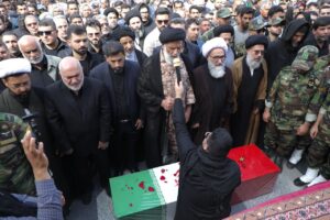 پیکر مطهر شهید سید جاسم ساعدی نماینده ادوار مجلس و از شهدای وعده صادق۴ در کرخه تشییع شد نماینده ولی فقیه در استان خوزستان و امام جمعه اهواز