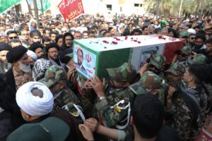 پیکر مطهر شهید سید جاسم ساعدی نماینده ادوار مجلس و از شهدای وعده صادق۴ در کرخه تشییع شد نماینده ولی فقیه در استان خوزستان و امام جمعه اهواز