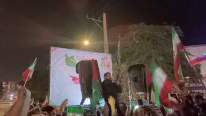حضور پرشکوه مردم مناطق مختلف اهواز در چهارشنبه آخرسال و شانه به شانه امام جمعه اهواز نماینده ولی فقیه در استان خوزستان و امام جمعه اهواز