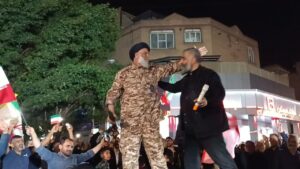 حضور پرشکوه مردم مناطق مختلف اهواز در چهارشنبه آخرسال و شانه به شانه امام جمعه اهواز نماینده ولی فقیه در استان خوزستان و امام جمعه اهواز