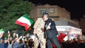 حضور پرشکوه مردم مناطق مختلف اهواز در چهارشنبه آخرسال و شانه به شانه امام جمعه اهواز نماینده ولی فقیه در استان خوزستان و امام جمعه اهواز