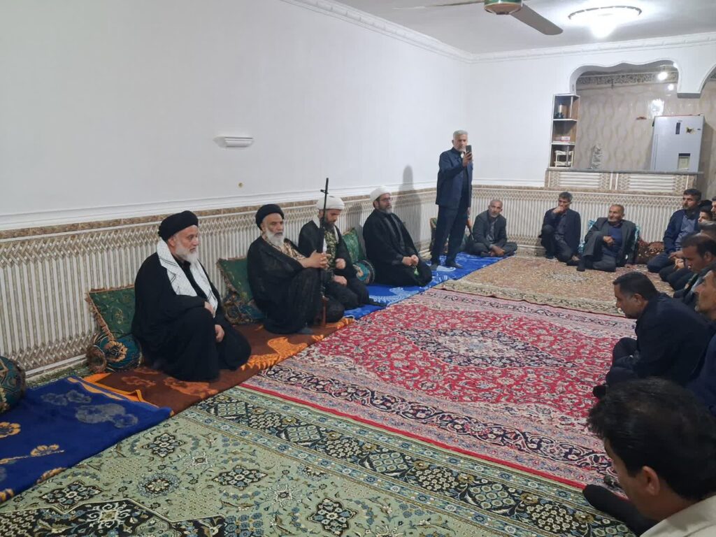تفقد احوال و حضور در منزل خانواده خلبان شهید میلاد طاهریان در میداوود شهرستان باغملک