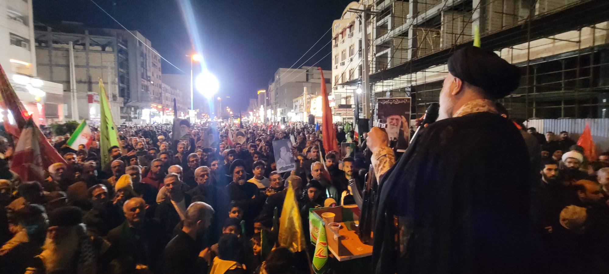 حضور در جمع مردمی مناطق اهواز؛ محله گلستان و محله باهنر در میدان نقش آفریدند...