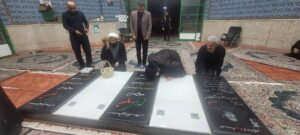 تقدیم احترام به مقام شامخ شهدای گمنام در شهرستان هندیجان نماینده ولی فقیه در استان خوزستان و امام جمعه اهواز