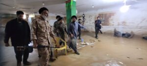 حضور در مناطق سیل زده اندیمشک و گروه‌های جهادی خدمت به مردم نماینده ولی فقیه در استان خوزستان و امام جمعه اهواز