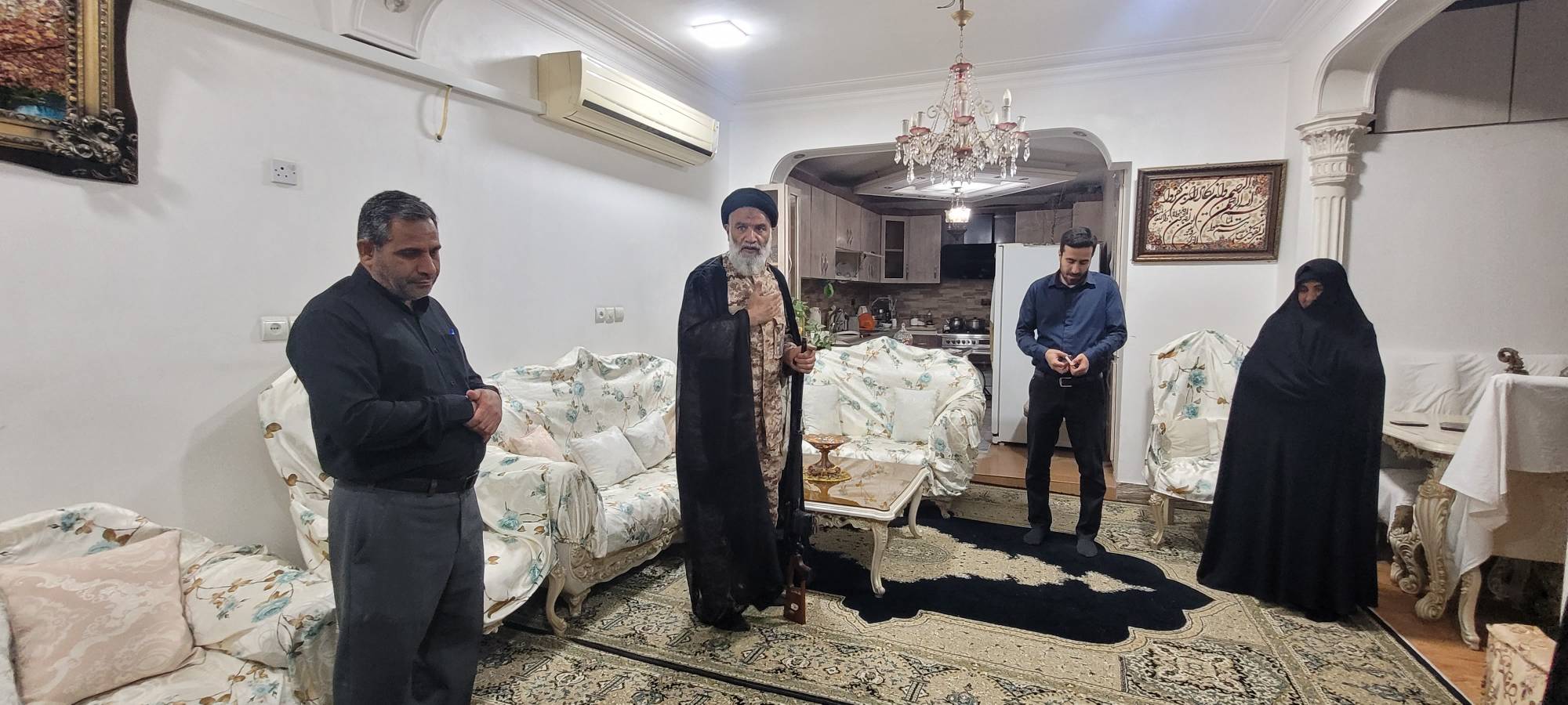 تفقد احوال و حضور در منزل سرهنگ شهید مسعود جوانمردی در اهواز در لحظه اول خبر شهادت
