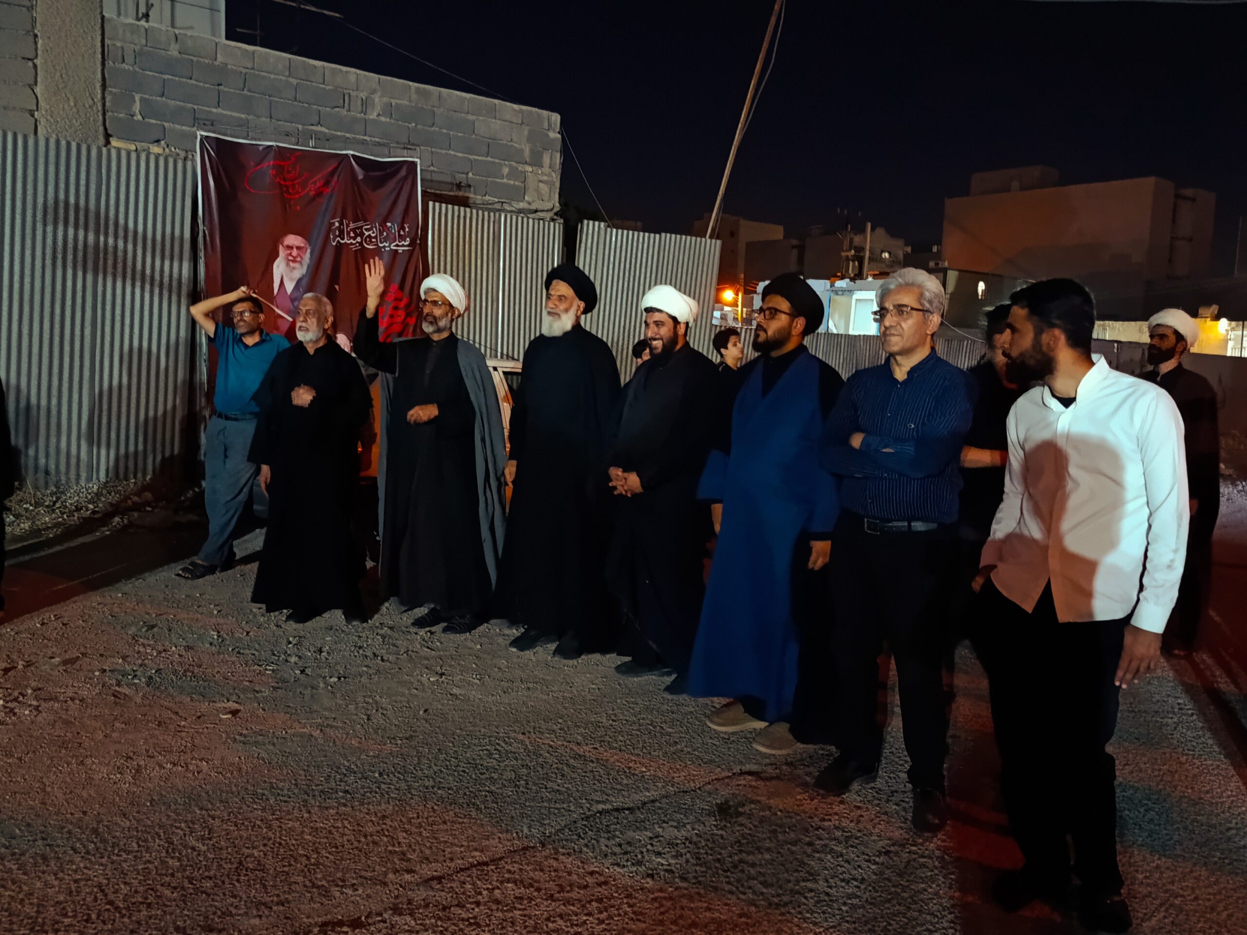 حضور امام جمعه اهواز در تجمع مردم انقلابی منطقه فاز یک پاداد نماینده ولی فقیه در استان خوزستان و امام جمعه اهواز