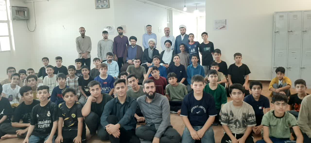 حجت الاسلام والمسلمین موسوی فرد نماینده ولی فقیه در استان خوزستان با حضور در شهرستان باغملک در جمع شرکت کنندگان دوازدهمین دوره طرح ملی «رحله» حضور یافت ضمن دیدار به بیان نکات تربیتی پرداخت. ایشان فرصت نوجوانی و جوانی را ناب‌ترین فرصت دوران حیات انسان دانست و گفت: استفاده از فرصت مغتنم دوران نوجوانی و جوانی و تأکید بر اهمیت برنامه ریزی برای تمامی لحاظات این ایام تکرار ناشدنی ضروری است و با کسب مهارت های مختلف می توان، دغدغه آینده خود در موضوعات اشتغال، کسب دانش علوم دینی و تجربی را رفع کرد. طرح ملی «رحله» به عنوان یکی از الگوهای غنی‌سازی اوقات فراغت معنوی نوجوانان و جوانان، دوره‌ای شبانه‌روزی و ۵۰ روزه در ایام تابستان است که در آن شرکت‌کنندگان ۱۴ تا ۲۲ ساله علاوه بر حفظ چند جزء از قرآن کریم، با مفاهیم، تفسیر، احکام و آموزه‌های اخلاقی آشنا می‌شوند و از برنامه‌های متنوع فرهنگی و ورزشی بهره‌مند می‌گردند. شایان ذکر است: «طرح رحله» شهرستان باغ‌ملک در سال گذشته موفق شد به عنوان یکی از سه طرح برتر کشور برگزیده شود.
