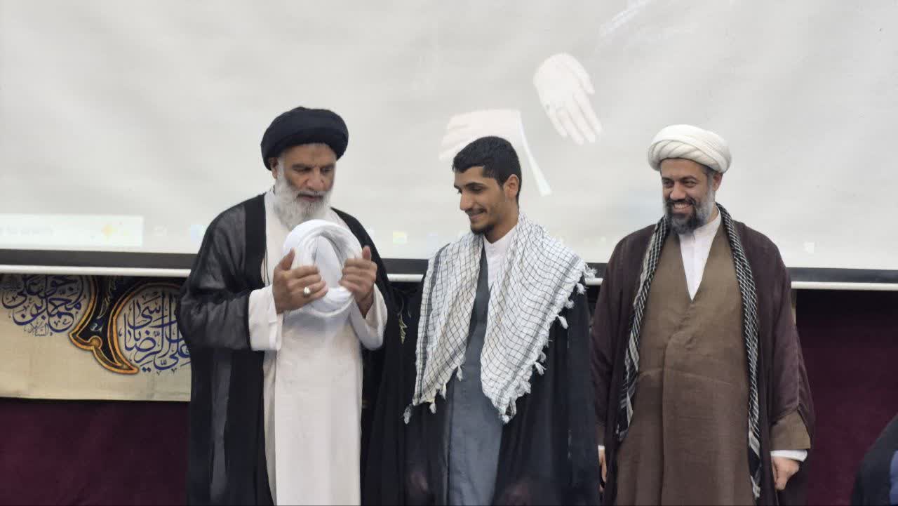 عمامه گذاری طلبه علوم دینی در مسجد جواد الائمه(ع) پاداد اهواز نماینده ولی فقیه در استان خوزستان و امام جمعه اهواز