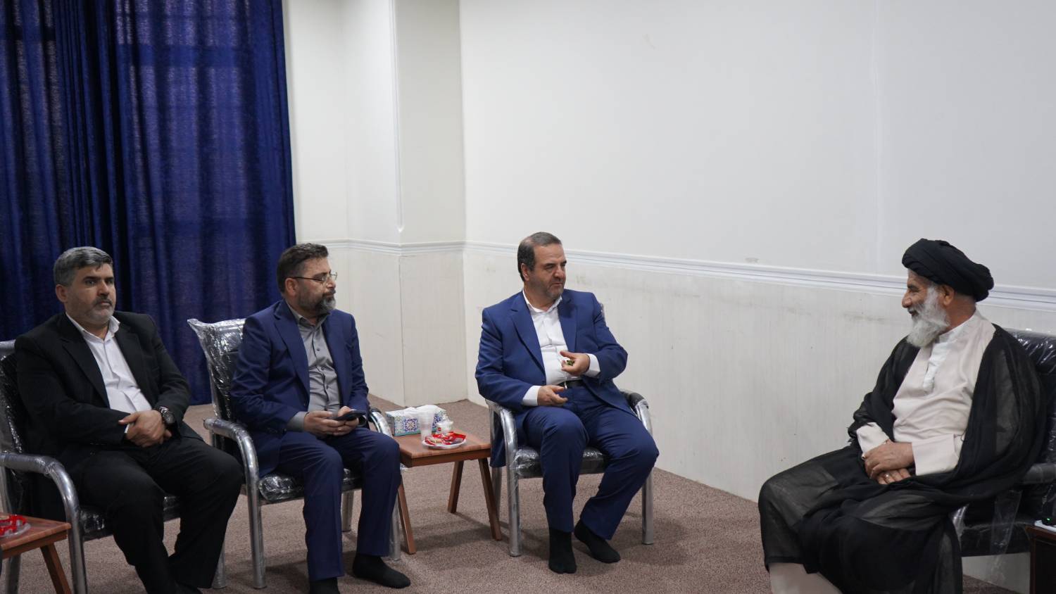 دیدار رئیس سازمان تعزیرات حکومتی با نماینده ولی فقیه در خوزستان نماینده ولی فقیه در استان خوزستان و امام جمعه اهواز