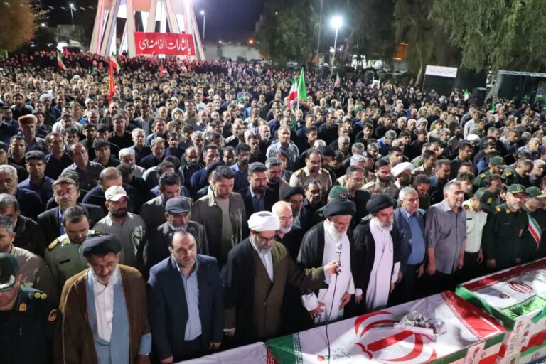 در آغاجاری: مراسم پرشور تشییع پیکر مطهر شهدای تهاجم هوایی دشمن آمریکایی