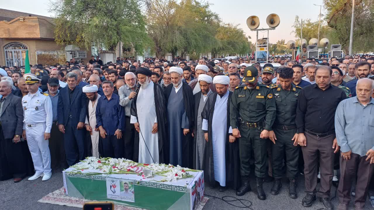 تشییع خلبان شهید حسینوند باقری با حضور نماینده ولی‌فقیه در خوزستان نماینده ولی فقیه در استان خوزستان و امام جمعه اهواز