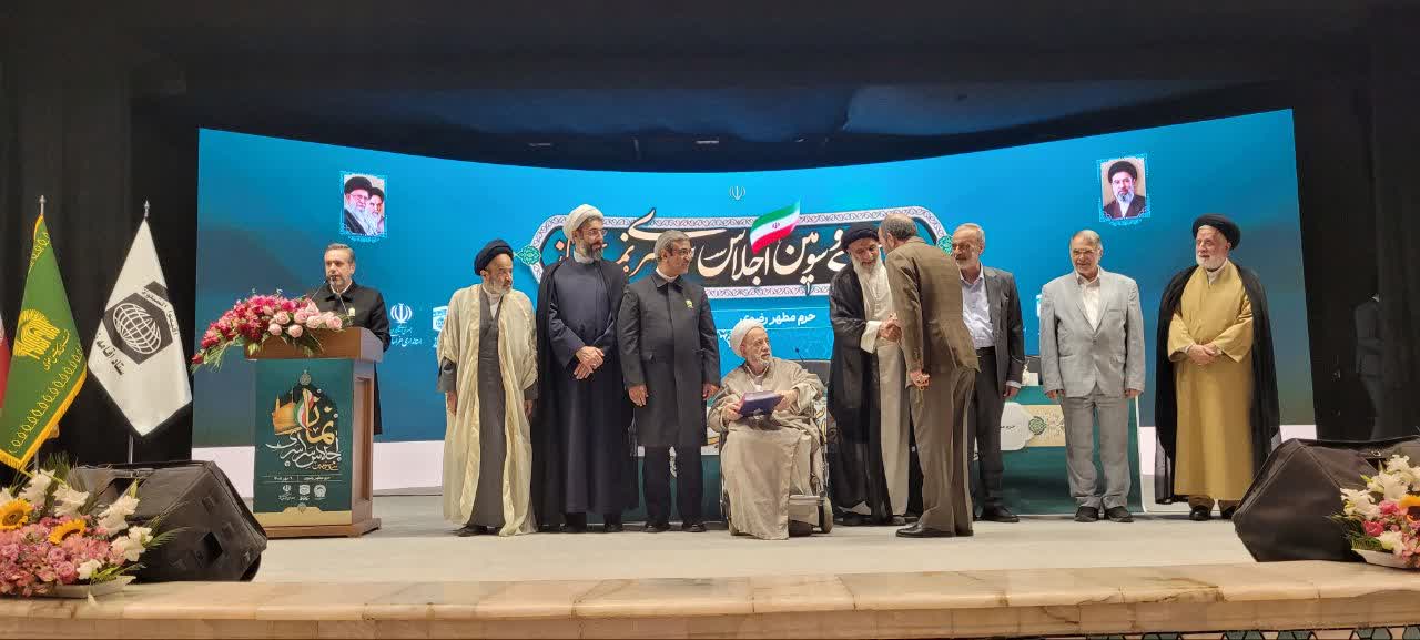حضور نماینده ولی‌فقیه در خوزستان در آیین تجلیل از برگزیدگان اجلاس سراسری نماز نماینده ولی فقیه در استان خوزستان و امام جمعه اهواز